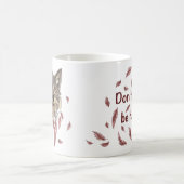 Een mok met een afdruk van een vrolijke lachende w (Center)