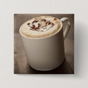 Een mok met gesmolten koffie van Cappucino Vierkante Button 5,1 Cm