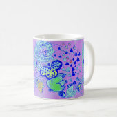 Een mok met leuke geïllustreerde personages (Voorkant rechts)