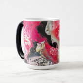 Een mok met roze, gouden en zwarte kleuren (Voorkant links)