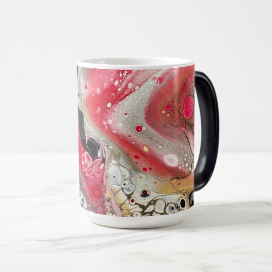 Een mok met roze, gouden en zwarte kleuren (Voorkant rechts)