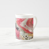 Een mok met roze, gouden en zwarte kunst (Voorkant rechts)