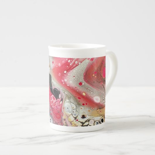 Een mok met roze, gouden en zwarte kunst (Voorkant rechts)