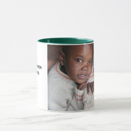 Een mok om AIDS-wezen te helpen (Midden)