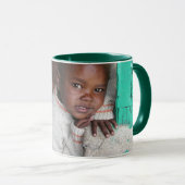 Een mok om AIDS-wezen te helpen (Voorkant rechts)