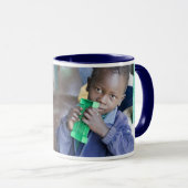 Een mok om AIDS-wezen te helpen (Voorkant rechts)