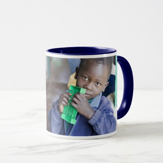 Een mok om AIDS-wezen te helpen (Voorkant rechts)