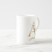 Een monogram groene eucalyptusgoudglitter porselein kop (Voorkant rechts)