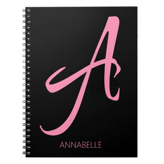 Een monogram op maat gemaakt roze notitieboek (Voorkant)