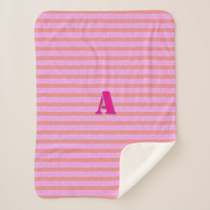Een monogram roze streep sherpa deken