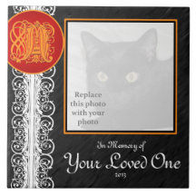 Een monogram "ter nagedachtenis aan uw geliefde" T