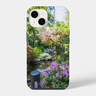 een mooi lentelandschap in de tuin iPhone 14 hoesje