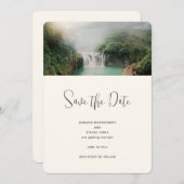 Een mooi waterval door een Lush Green Forest Weddi Save The Date (Voorkant / Achterkant)