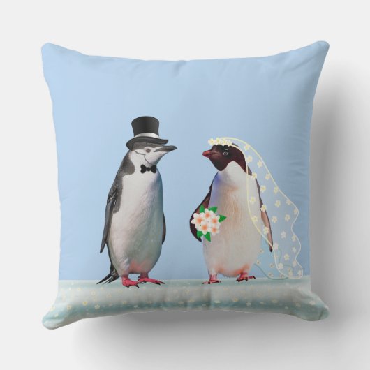 Een mooi weddenschap met een pinguïn-paar op licht kussen (Achterkant)