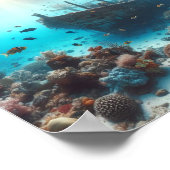 Een mooie duiker observeert een schipbreuk poster (Hoek)