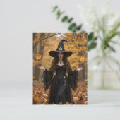 Een mooie heks in de herfst briefkaart (Staand voorkant)