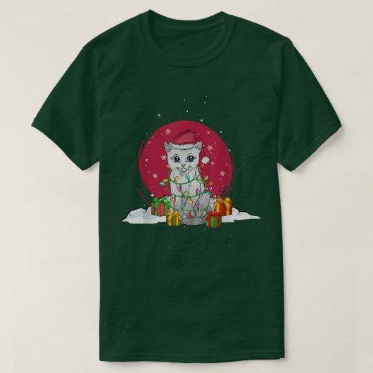 Een mooie kerstkat in sneeuw met een chris t-shirt (Design voorkant)