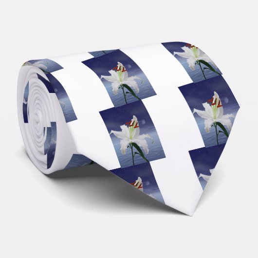 Een mooie lelie in het moonlicht stropdas (Opgerold)