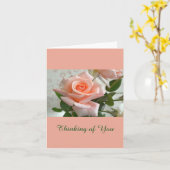 Een mooie roze roos denken van je Opmerking Kaart (Gele Bloem)