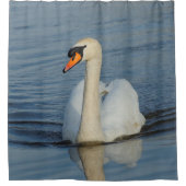 Een mooie stomme zwaan komt dichterbij douchegordijn (Voorkant)