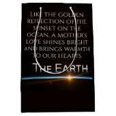 Een mooie, vrolijke Moederdag met liefde Medium Cadeauzakje (Voorkant)