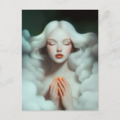 Een mooie vrouw mediteert in de wolken briefkaart (Voorkant)