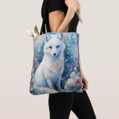 Een mooie witte vos in de winter tote bag (Dichtbij)