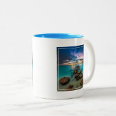 Een mooie zonsondergang over Grace Bay | Turks- en Tweekleurige Koffiemok (Voorkant rechts)