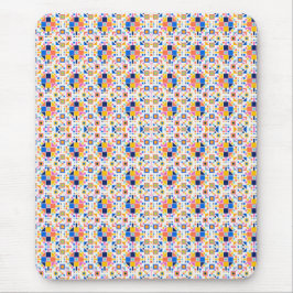 Een muismat met een kleurrijk geometrisch mozaïek