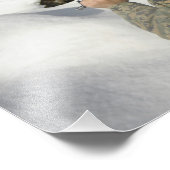 Een Mujahadeen Guard loopt met een Amerikaans mili Foto Afdruk (Hoek)