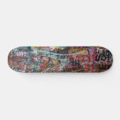 een muur vol graffiti persoonlijk skateboard (Horizontaal)