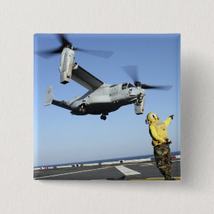 Een MV-22 Osprey lanceringen van de Nassau van USS Vierkante Button 5,1 Cm