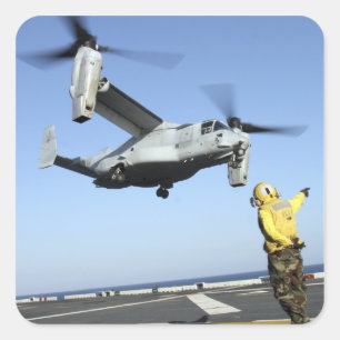 Een MV-22 Osprey lanceringen van de Nassau van USS Vierkante Sticker