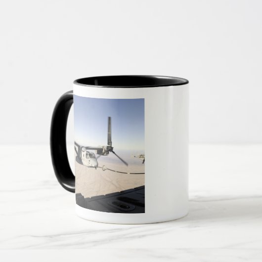 Een MV-22 Osprey vult midflight Mok (Voorkant links)