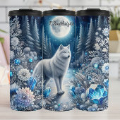 Een mystieke wolf in een kristallen bos thermosbeker