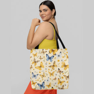 Een naadloos patroon van verschillende vlinders en tote bag