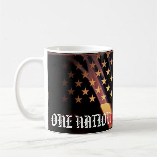 Een nationale patriottische mok op 4 juli (Links)