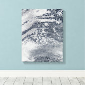 Een netwerk van wolken over de Stille Oceaan Canvas Afdruk (Insitu (Houten vloer))