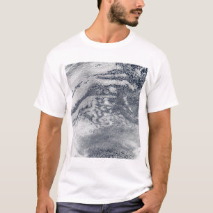 Een netwerk van wolken over de Stille Oceaan T-shirt
