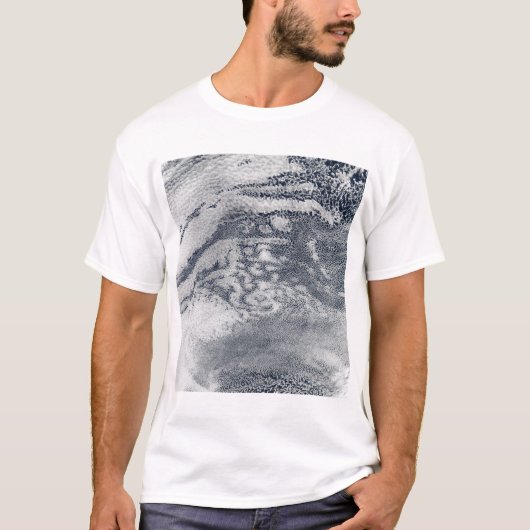 Een netwerk van wolken over de Stille Oceaan T-shirt (Voorkant)