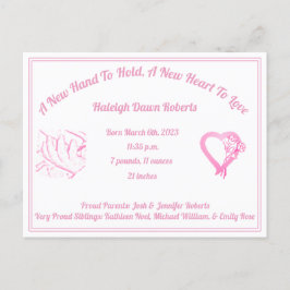 Een nieuwe hand om geboorteaankondiging te houden  aankondigingskaart