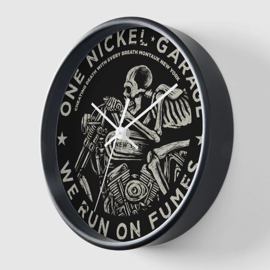 Een nikkel garage. We draaien op dampen Wall Clock (Hoek)