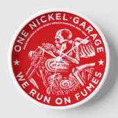 Een nikkel garage. We draaien op dampen Wall Clock (Voorkant)