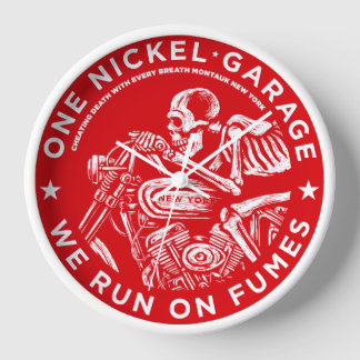 Een nikkel garage. We draaien op dampen Wall Clock