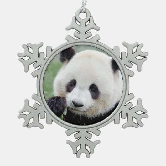 Een noel reuzenpanda, panda-wedstrijd. tin sneeuwvlok ornament (Voorkant)
