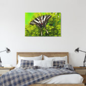 Een Noord-Amerikaanse Swallowtail Vlinder Canvas Afdruk (Insitu (Slaapkamer))