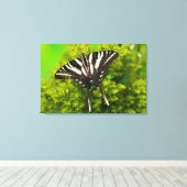 Een Noord-Amerikaanse Swallowtail Vlinder Canvas Afdruk (Insitu (Houten vloer))