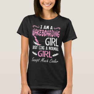 Een normaal meisje met uitzondering van veel koele t-shirt