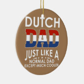 Een normale vader, behalve veel keramisch ornament (Rechts)