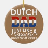 Een normale vader, behalve veel keramisch ornament (Achterkant)